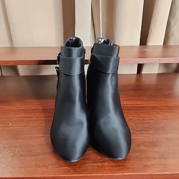 Unisa Satin ankle boots. Size 7 - Picture 5 of 5